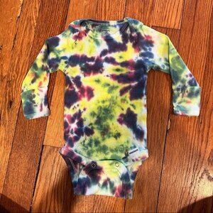 NEW Gerber Tie Dye Long Sleeve Mitten-Cuff Cotton Onesie Bodysuit 0-3 Months
